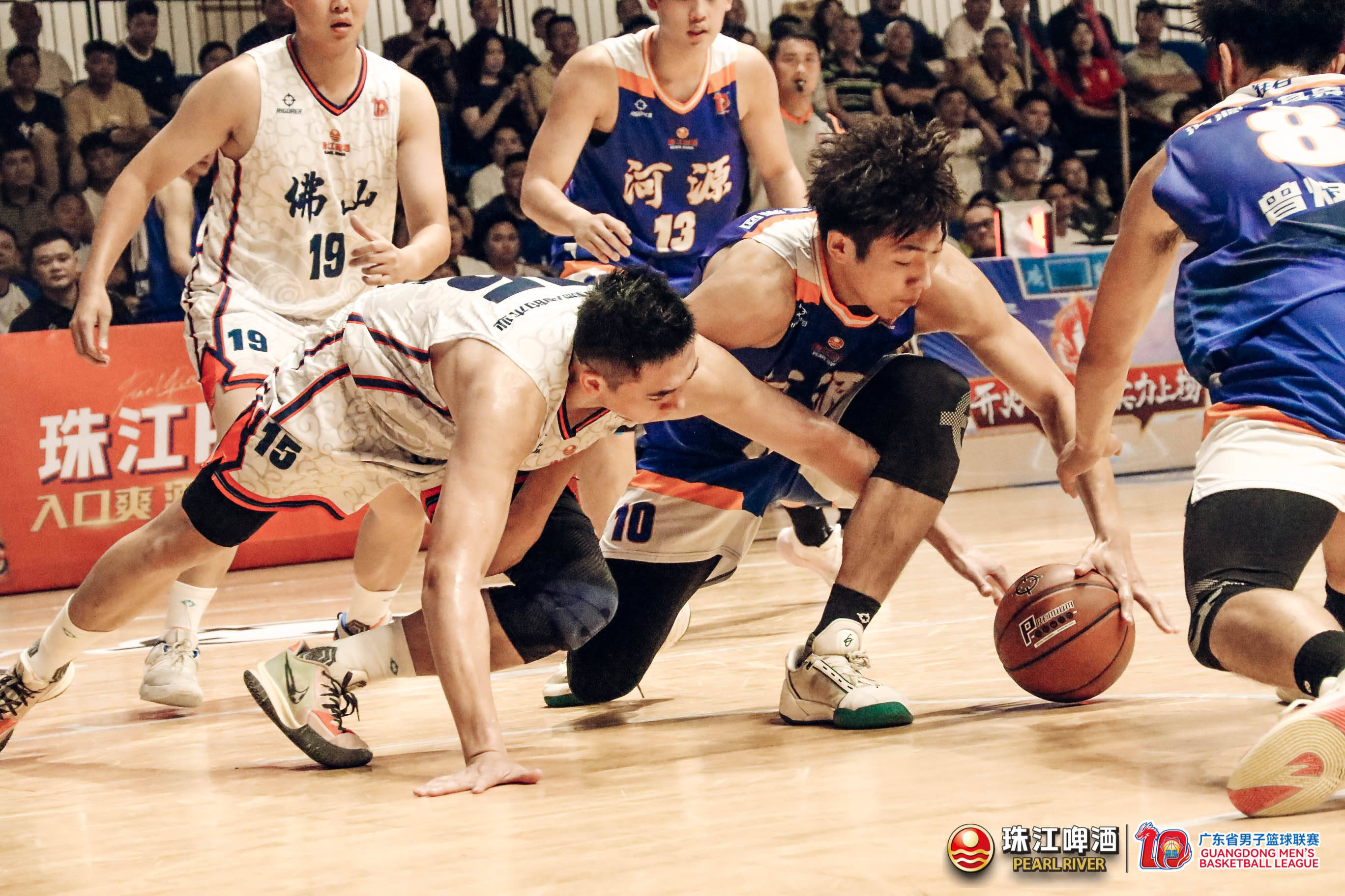 广东男篮豪取八连胜，雄霸联赛