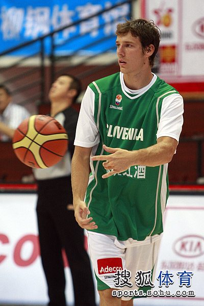 开云平台-斯洛文尼亚队技高一筹！迎接挑战保持备战的简单介绍