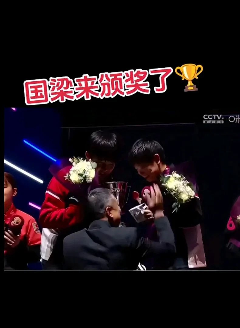 开云sport-球场上欢声笑语,胜负谁更胜一筹