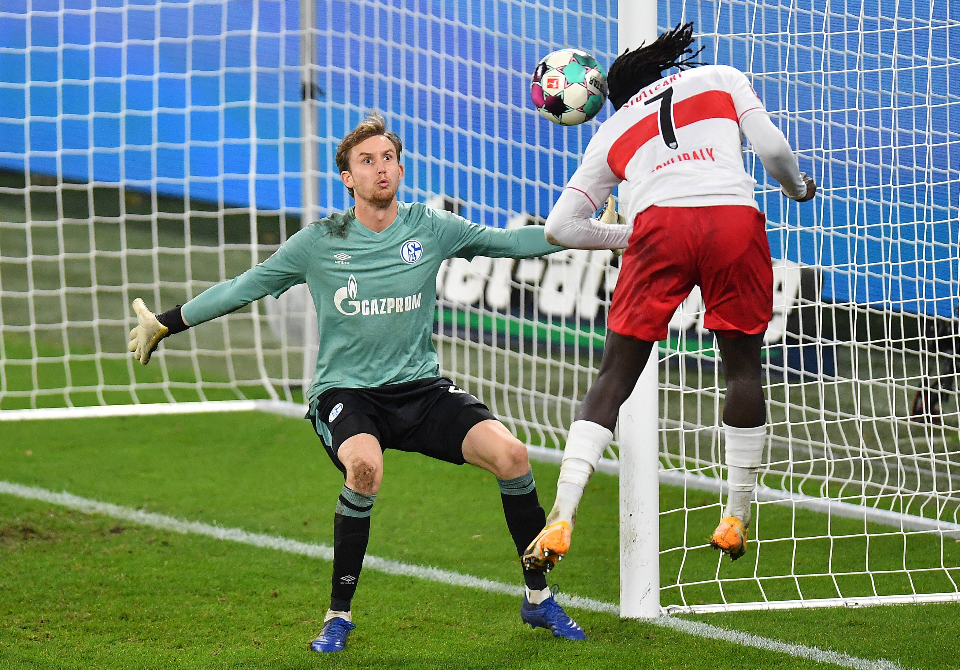 开云平台-包含沙尔克战平对手,稳定于中游位置的词条