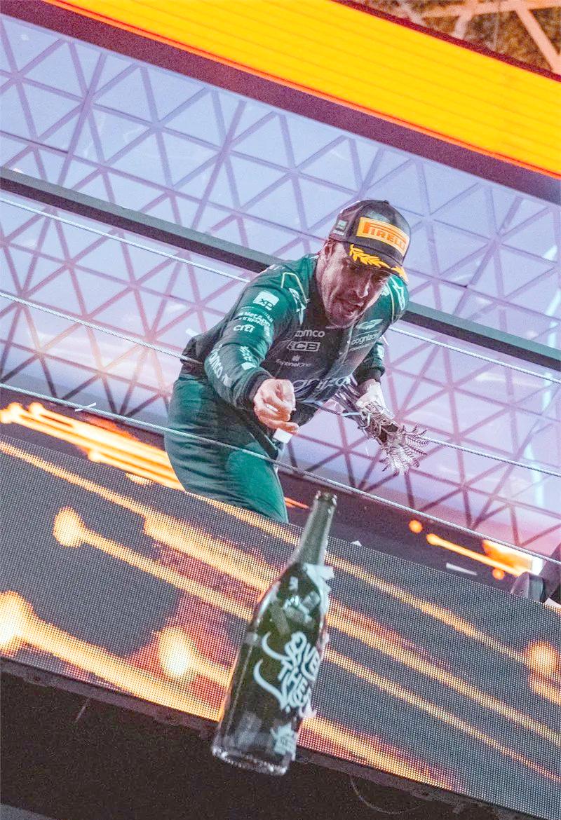 开云体育官网-关于阿斯顿马丁绝杀红牛车队,阿隆索带队取胜的信息