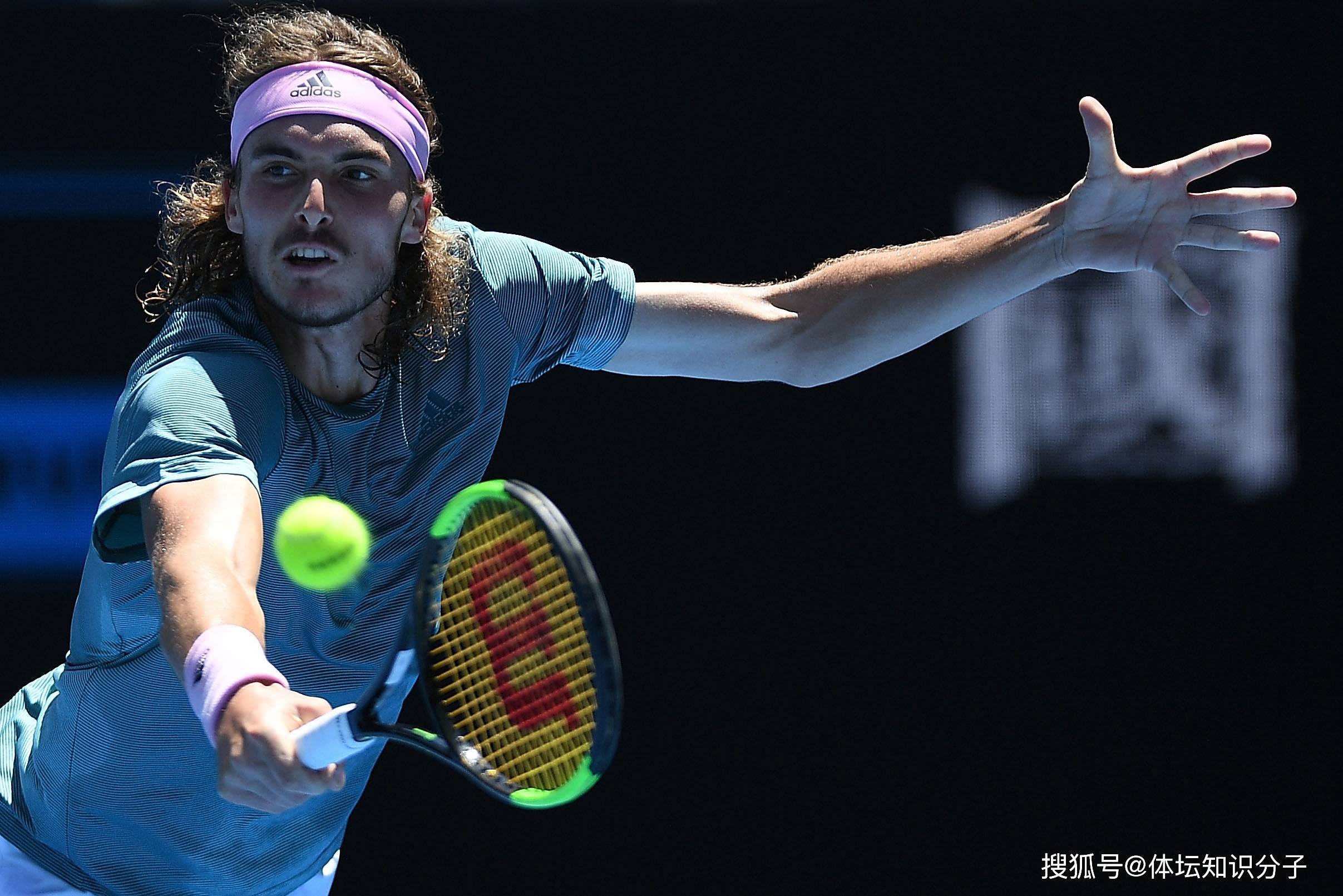 年终总决赛险胜拉沃尔杯,西西帕斯点燃赛场 年终总决赛险胜拉沃尔杯,西西帕斯点燃赛场