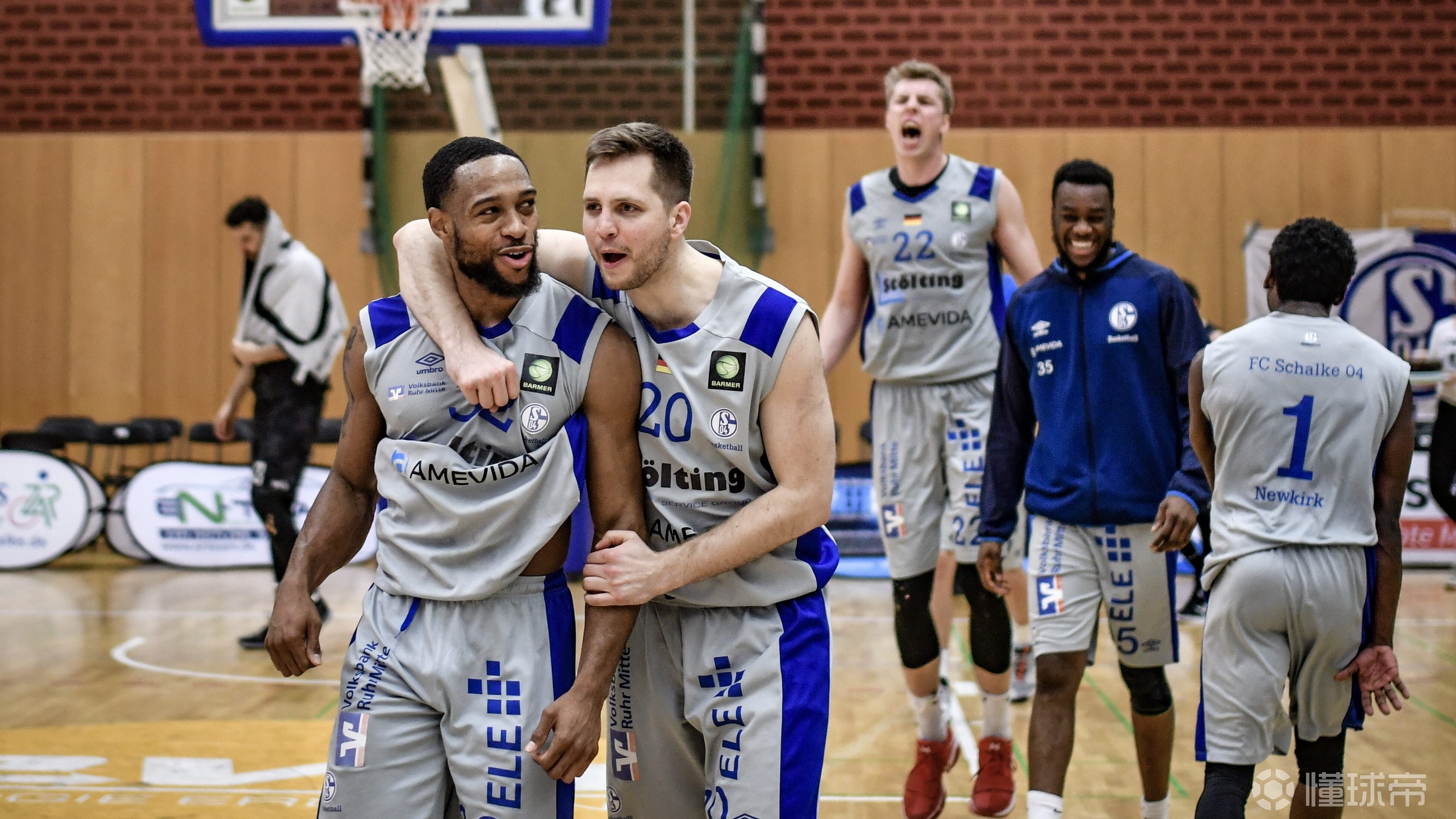 沙尔克四川轮不胜,联赛排名继续下滑 沙尔克四川轮不胜,联赛排名继续下滑