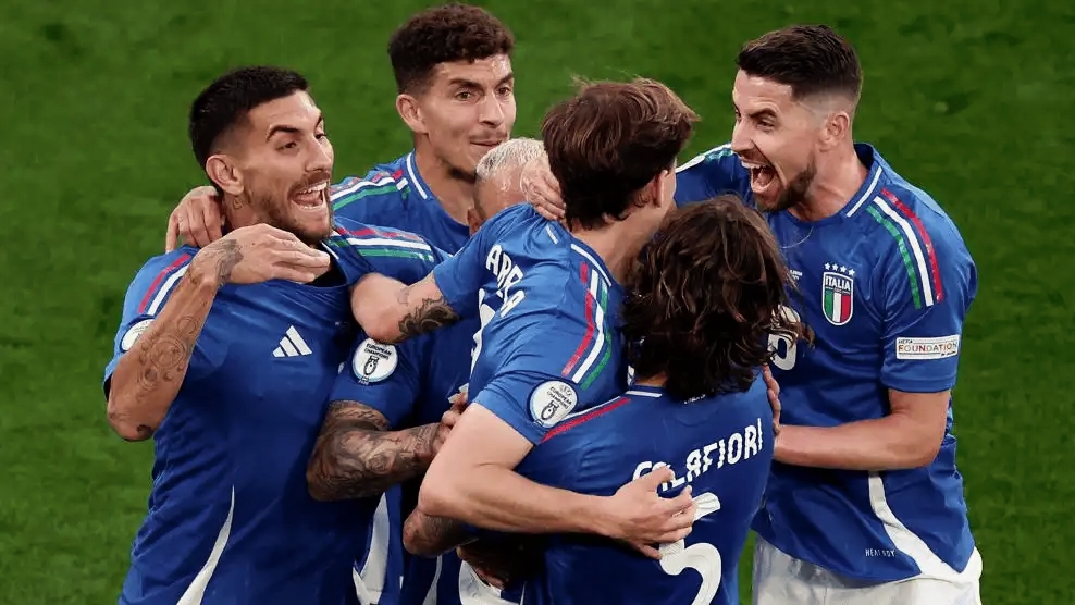 欧洲国家联赛热火朝天，球迷热情支持各队伍