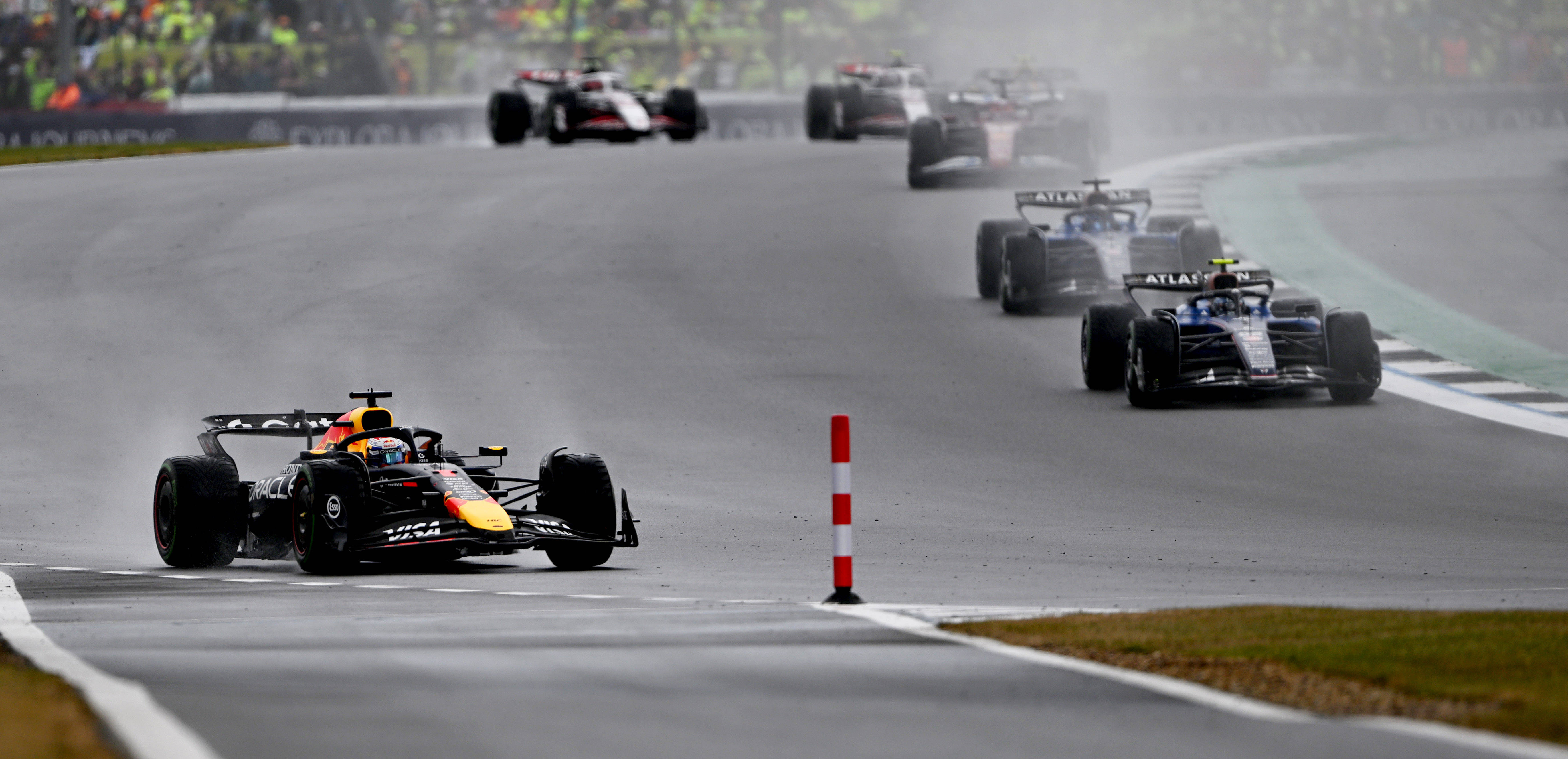 索伯车队险胜威廉姆斯，诺里斯点燃赛场