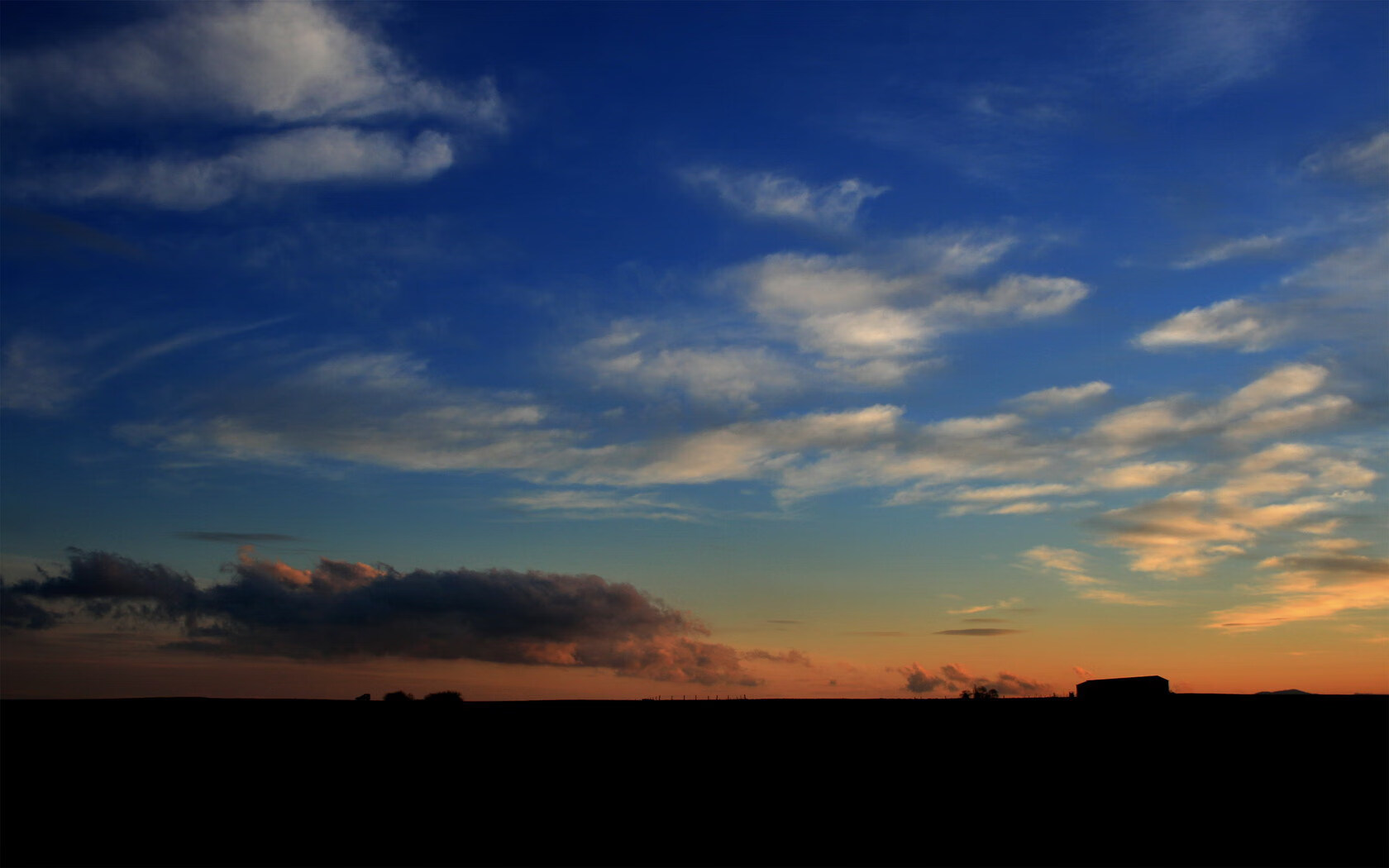 新王加冕，旧神叹息，哈利伯顿用实力引领76人强势晋级，勇士王朝迎来黄昏